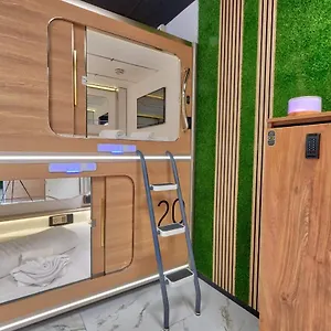  Kapselhotell Capsule