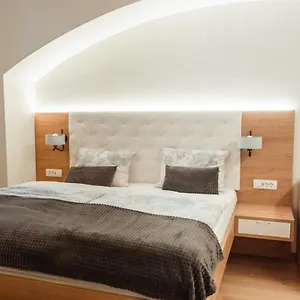 3* Hotell Operna Klet