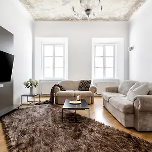 Castle View Palace Apartment